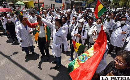 Continúa la movilización de los médicos