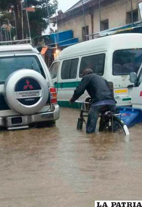 Esta es una clara muestra del mal funcionamiento del alcantarillado en la ciudad