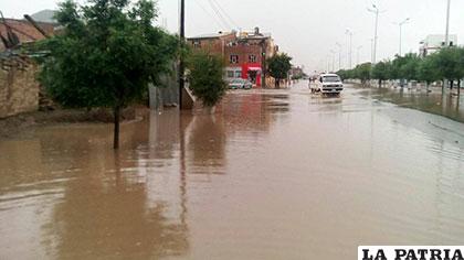 Por su intensidad, la lluvia inundó hasta las avenidas más amplias en el caso de la avenida Héroes del Chaco /RR.SS.