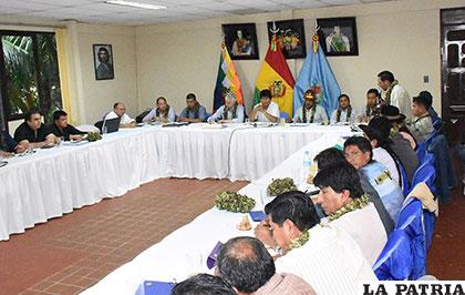 Presidente Evo Morales en reunión con ministros y representantes de organizaciones sociales