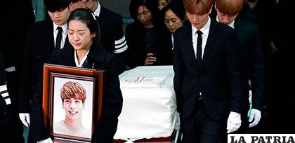 Una de las máximas estrellas del pop surcoreano, Jonghyun, falleció a los 27 años tras suicidarse