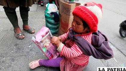 Una niña de familia humilde recibió su regalo de Navidad /eldiario.es