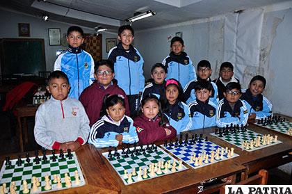 Selección orureña de ajedrez Sub-10 que participó en el torneo nacional