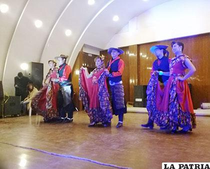 Algo más de 350 danzarines participaron del festival