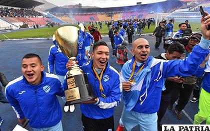 Bolívar terminó la gestión 2017 como bicampeón del fútbol profesional /APG