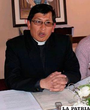 Padre Marco Ocaña, párroco de 