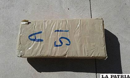 Un ladrillo de droga del secuestro que realizó el personal de la Felcn en la urbanización Los Pinos