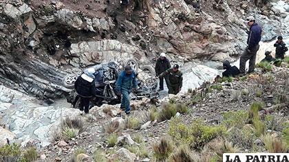 El vehículo cayó al barranco
