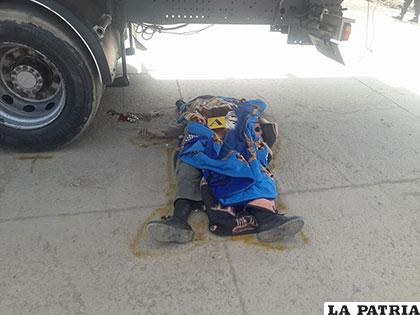 El infortunado hombre fue aplastado por su propio vehículo