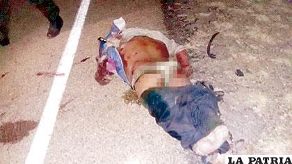 El hombre quedó tirado sobre el asfalto