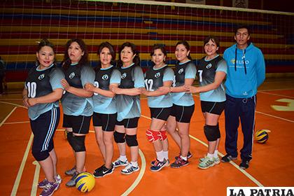 Las deportistas orureñas que consiguieron el subcampeonato en el torneo nacional /REYNALDO BELLOTA 
/LA PATRIA