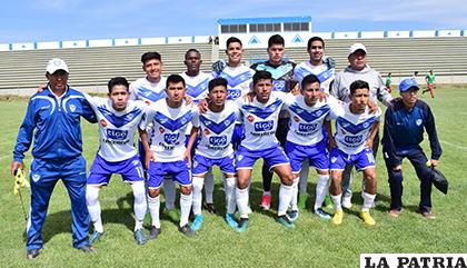 La plantilla de jugadores de San José que participan en el torneo Sub-19 /  Reynaldo Bellota - LA PATRIA