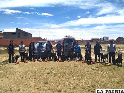 Integrantes del Club Rottweiler Oruro /LA PATRIA