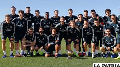 Modric aprovechó la ocasión para tomarse una foto con sus compañeros /marca.com