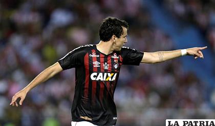 Pablo, figura del cuadro brasileño, anotó para el Atlético Paranaense /ole.com