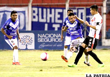Mario Ovando saca el remate para anotar el tercero de San José /APG
