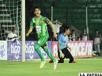 Pablo Zeballos anotó tres goles para el triunfo de Oriente Petrolero /APG