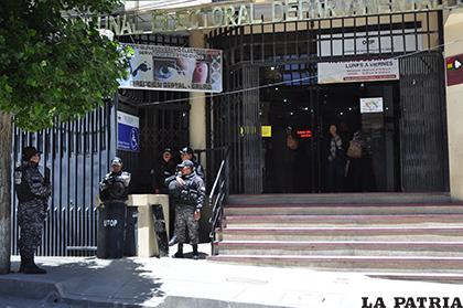 El TEDO está resguardado por efectivos policiales desde el día miércoles/ LA PATRIA/Fernando Rodríguez
