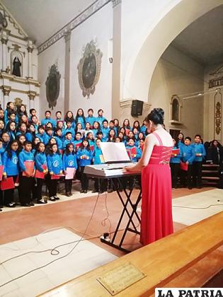 Inolvidable noche se vivió en la parroquia San Francisco /INSTITUTO SUPERIOR DE M?SICA 