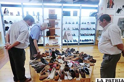Los trabajadores podrán acceder a adquirir productos de comercios habilitados por el Gobierno /Foto ilustrativa-internet