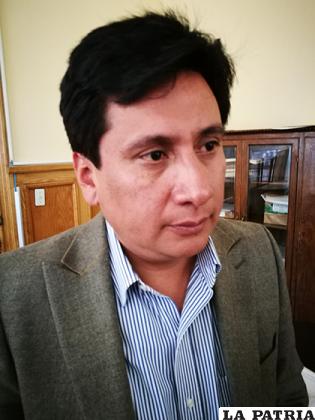 NIPPUR PORTILLO (DIRECTOR DE RECAUDACIONES) Ocupó el cargo en la última gestión de Edgar Bazán, fue sustituido por Edson Zambrana en el mandato de la alcaldesa suplente, siendo relevado a jefe de RUAT-Vehículos, actualmente retorna a las funciones que dejó hace seis meses