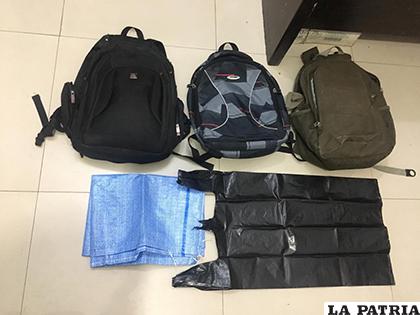 Las mochilas que estaban en poder de los delincuentes /LA PATRIA