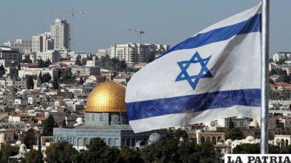 Una bandera israelí ondea en Jerusalén /bbci.co.uk