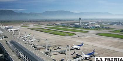 Rechazan la propuesta de que el Aeropuerto Internacional de Santiago se llame Pablo Neruda/ nubledigital.cl
