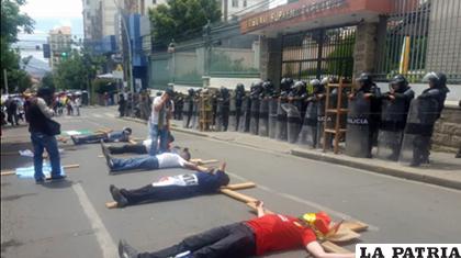 Protestas pacíficas contra decisión del TSE que habilitó  a Evo-Álvaro/ANF