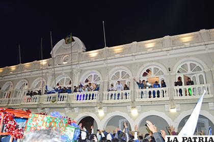 En el palco de la Gobernación de Oruro los jugadores fueron ovacionados por los hinchas/ Dehymar Antezana LA PATRIA