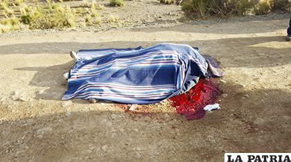 Los pobladores se opusieron al traslado del cadáver a la morgue del Cementerio General de la ciudad de Oruro /LA PATRIA