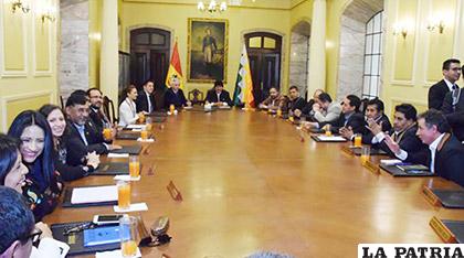 El Presidente Evo Morales reunido con su gabinete ministerial /Archivo /lostiempos.com