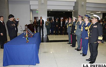 El Presidente Morales, toma posesión del nuevo Alto Mando militar/abi.bo