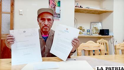 Cirilo muestra las cartas que envió y recibió del Gobierno hace tres años /LA PATRIA