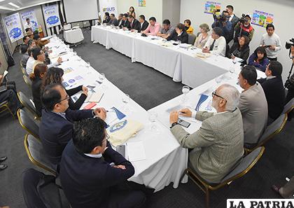 Se desarrollan reuniones constantes entre representantes en salud del Gobierno para la implementación del SUS /APG