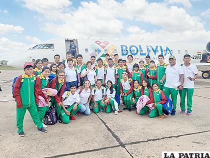 La delegación boliviana que asiste a los Juegos Sudamericanos escolares /cortesía Nemia Coca
