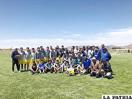 Socios querendones del club otorgaron pasajes para el viaje a Cochabamba /cortesía club San José