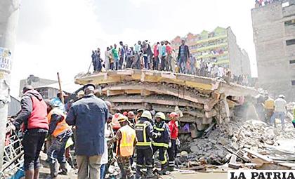 29 personas fueron rescatadas con vida y trasladadas a hospitales de la capital keniana /PULSO