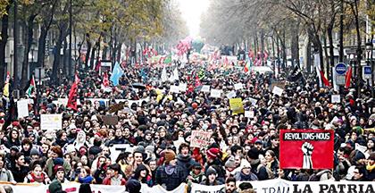 Manifestantes, durante una protesta contra la reforma de las pensiones /publico.es