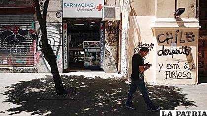 Una farmacia abierta en Santiago (Chile), donde escasean los medicamentos /clarin.com