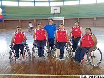 Selección de Oruro en los primeros sitiales del torneo sobre silla de ruedas /cortesía Alejandro Quiruchi
