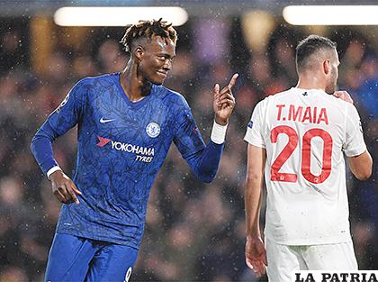 Tammy Abraham, marcó el primero del Chelsea que venció 2-1 al Lille /kinstacdn.com
