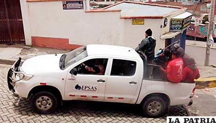 Se observó a presuntos vándalos a bordo de vehículos de la Epsas /ERBOL