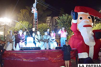 La figura de Papá Noel está presente en la plaza 10 de Febrero /LA PATRIA
