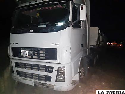 El conductor del camión salió ileso  /LA PATRIA
