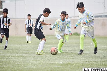 Victoria decisiva de Quiroziñhos en busca del campeonato 
/Reynaldo Bellota /LA PATRIA
