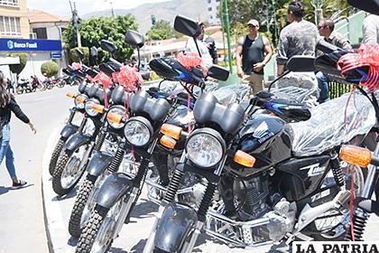 Los motorizados destruidos fueron retenidos y quemados en los enfrentamientos /OPINION