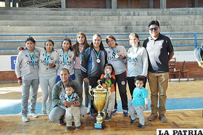 Odontólogas ODT se quedaron con la Copa en Damas 
/Ovidio Cayoja /LA PATRIA
