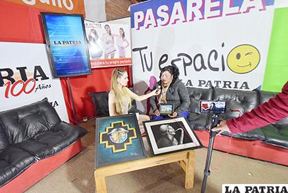 La artista estuvo en una entrevista en vivo en el stand de LA PATRIA /LA PATRIA
