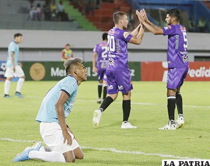 Los de Real Potosí festejan el empate logrado en el valle /APG